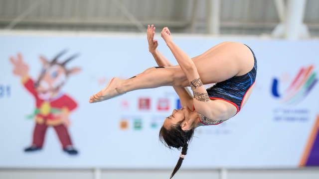 我国跳水选手冯琪茵 东运女子三米跳板摘铜