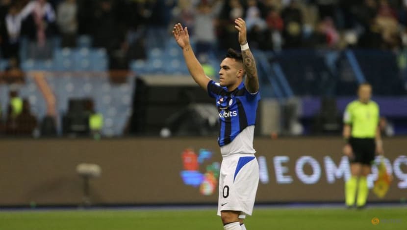 Martinez strikes twice as Inter recover to beat Cremonese 2-1