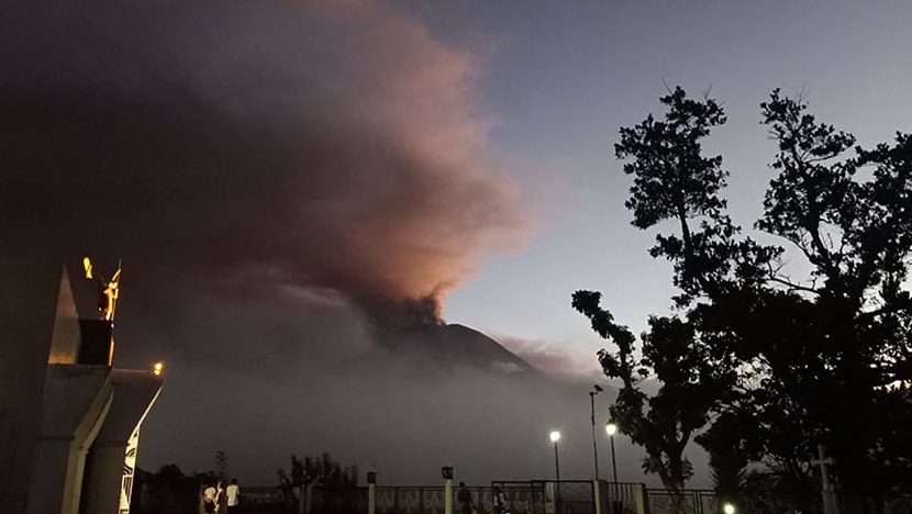 Gunung Bulusan antara gunung berapi paling aktif di Filipina meletus lagi