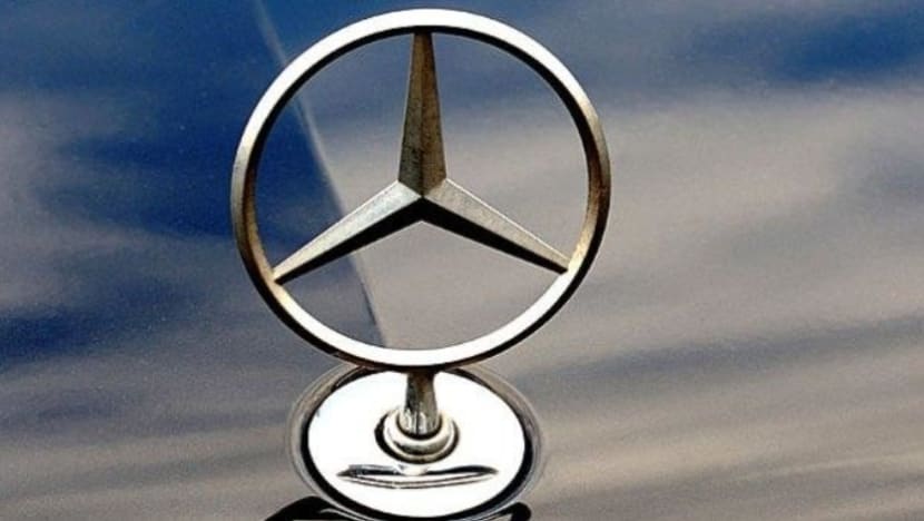 Sejumlah kecil kereta Mercedes-Benz ditarik balik kerana masalah pam penyejuk bocor Sejumlah kecil kereta Mercedes-Benz ditarik balik kerana masalah pam penyejuk bocor