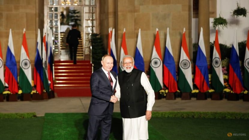 India, Russia strike trade, arms deals during Putin visit