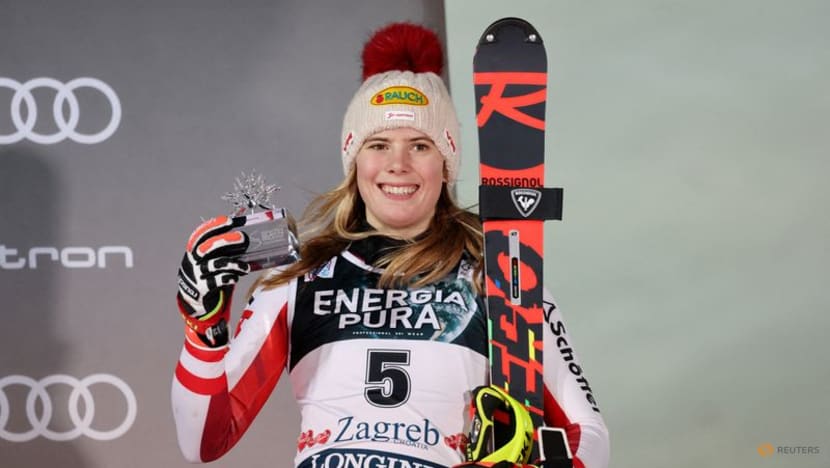 Vlhova denies Shiffrin record-breaking win Vlhova denies Shiffrin record-breaking win