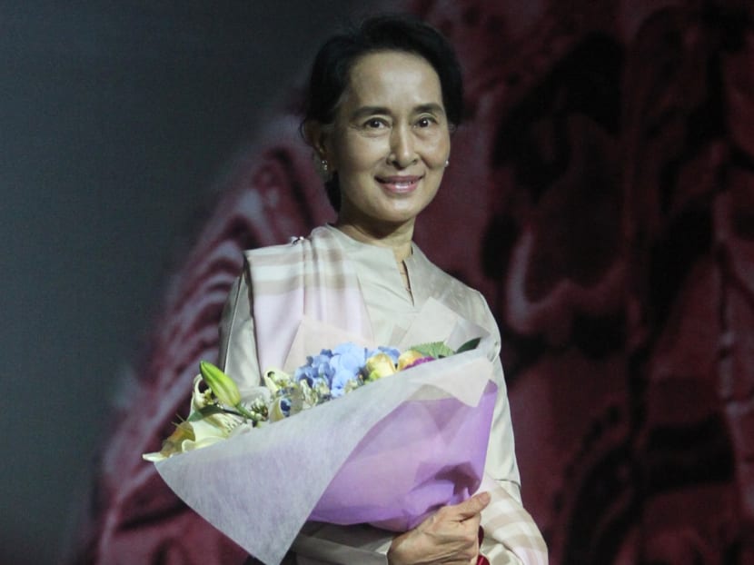 Suu Kyi urges those overseas to contribute knowledge back home