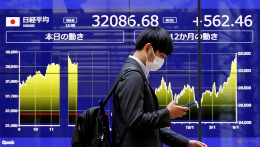 Asia shares lifted by Fed pause bets; China real estate retreats