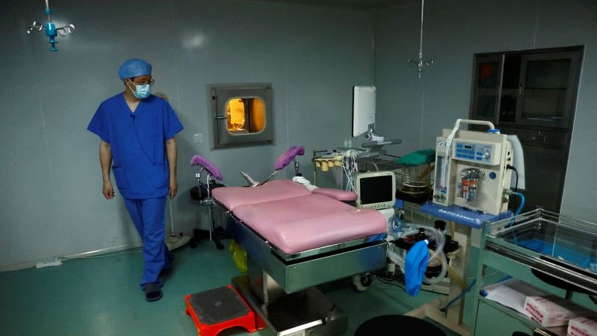 Tiongkok mempertimbangkan untuk mengizinkan akses IVF bagi perempuan lajang untuk membendung penurunan populasi
