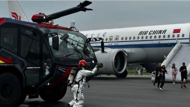 樟宜机场：失火中国国航客机 九人疏散时受轻伤 