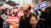 South Korea suspends two doctors' licences over walkouts