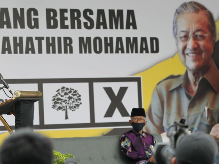 Dr Mahathir Mohamad delivers a speech at Felda Besout 3 on Aug 27, 2020.