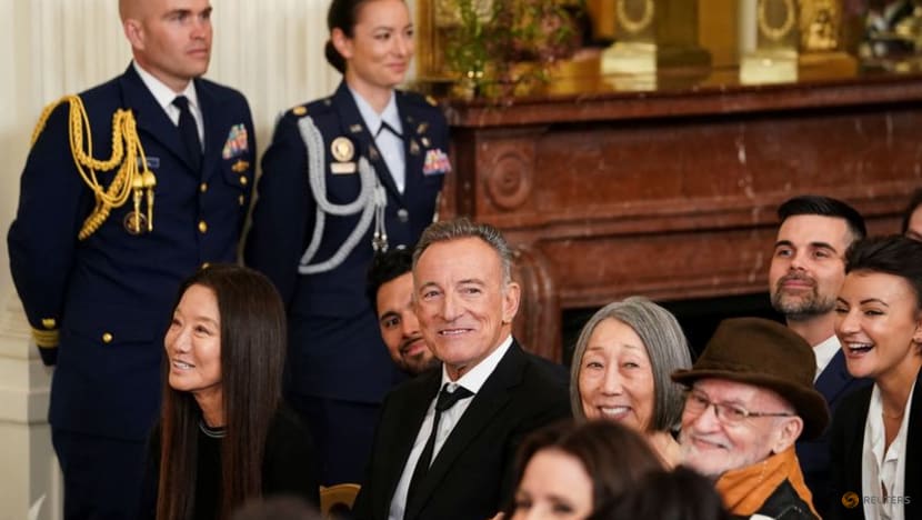 Biden honors Springsteen, Julia Louis-Dreyfus, Mindy Kaling Biden honors Springsteen, Julia Louis-Dreyfus, Mindy Kaling