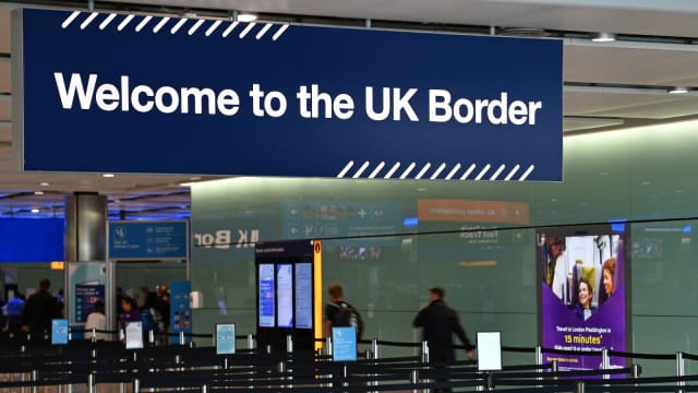 伦敦希思罗机场将在月底取消出境人次限制
