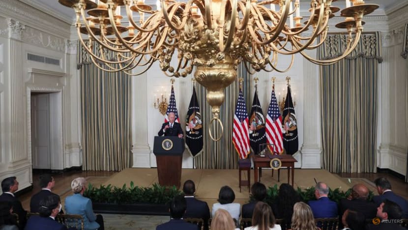 Biden signs inflation act, hands pen to Manchin 