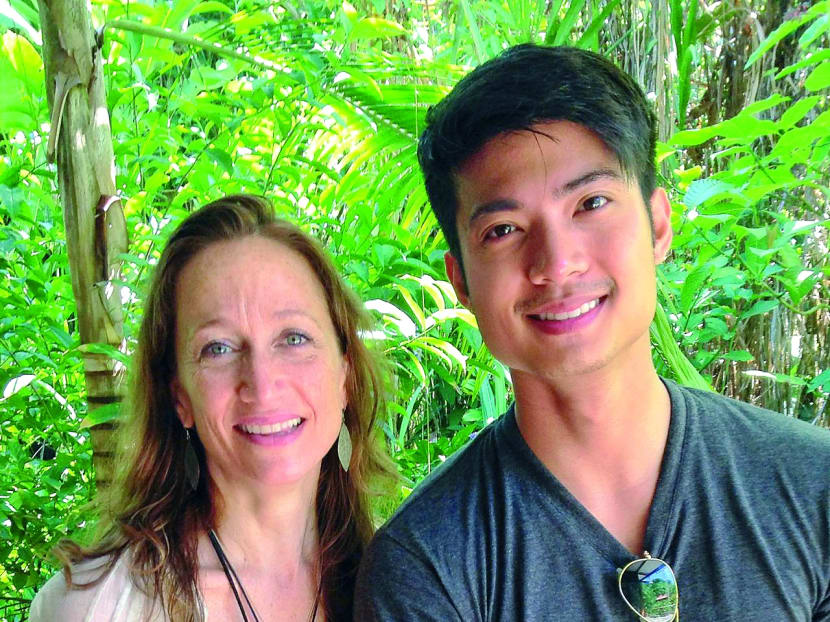 Mikael Daez (right) with his idol Celine Cousteau at the Contiki Cares project in 
Costa Rica.