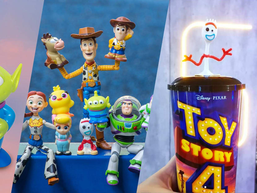 Toy online story collectables