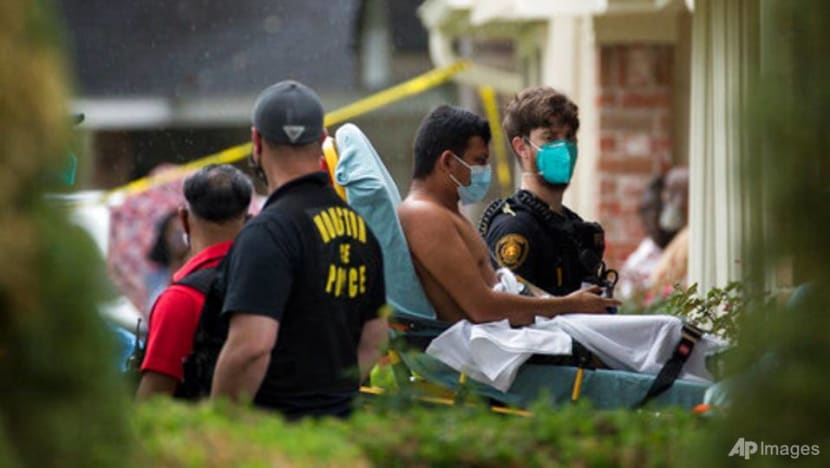 Police find 90 people crammed in Texas home in suspected human smuggling case Police find 90 people crammed in Texas home in suspected human smuggling case