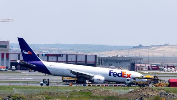 Boeing cargo plane lands in Istanbul without front landing gear