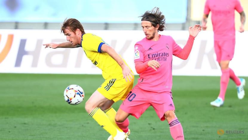 Football: Alex Fernandez wins sibling rivalry in Cadiz victory over Real Madrid Football: Alex Fernandez wins sibling rivalry in Cadiz victory over Real Madrid