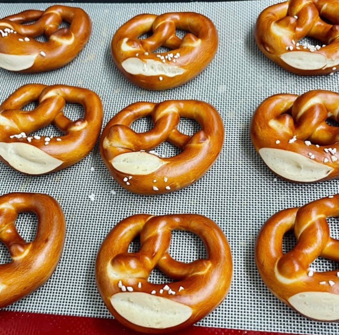 “S’pore’s First German Pretzel Bakery” Has Cute Hybrid Pretzel