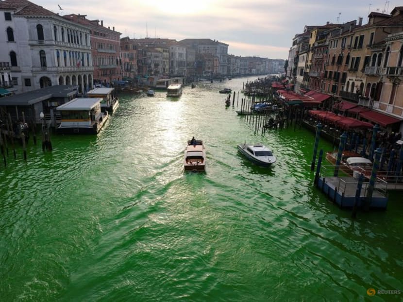Italian climate change protesters turn Venice's Grand Canal green - TODAY