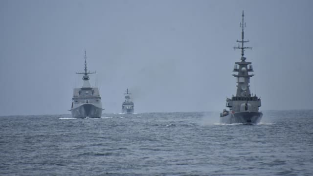 我国和马国海军举行第31届马来坡拉联合演习