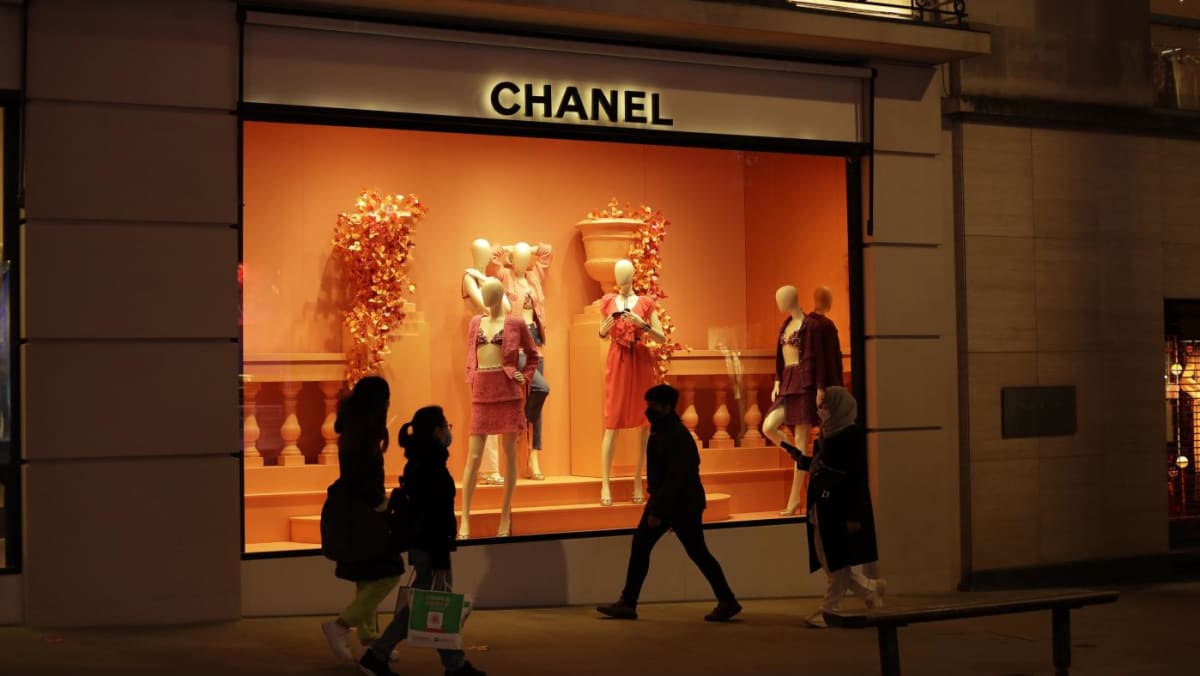 Chanel membatasi penjualan kepada warga Rusia di luar negeri di tengah perang di Ukraina