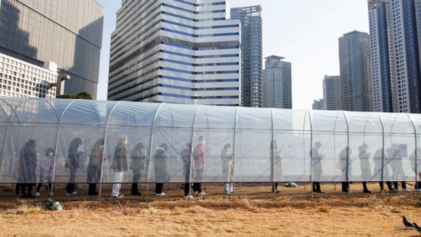 South Korea turns to self-treatment as Omicron fuels soaring COVID-19 cases South Korea turns to self-treatment as Omicron fuels soaring COVID-19 cases