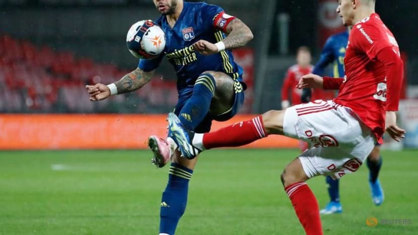 Lyon go top in Ligue 1 with 3-2 win at Brest Lyon go top in Ligue 1 with 3-2 win at Brest