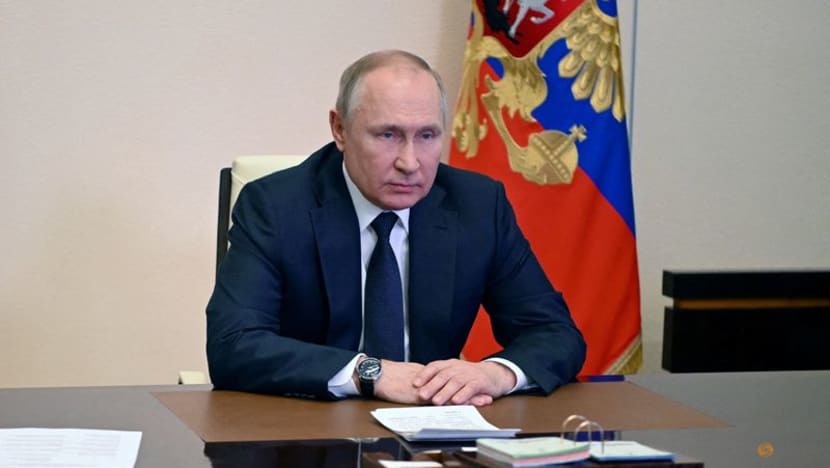 Kremlin says the West is behaving like a bandit Kremlin says the West is behaving like a bandit