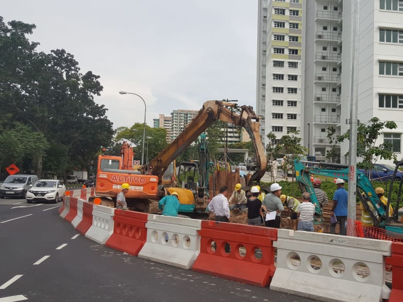 Fibre network operator NetLink Trust working to fix the internet and fixed voice services in Jurong West on April 12, nearly 24 hours after the outage was first reported. Photo: Low Youjin/TODAY