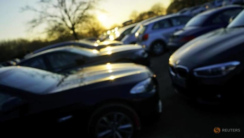London rolls out strict vehicle emission charges London rolls out strict vehicle emission charges