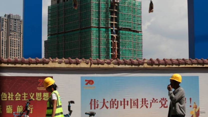 Chinese property giant Country Garden extends losses on debt worries