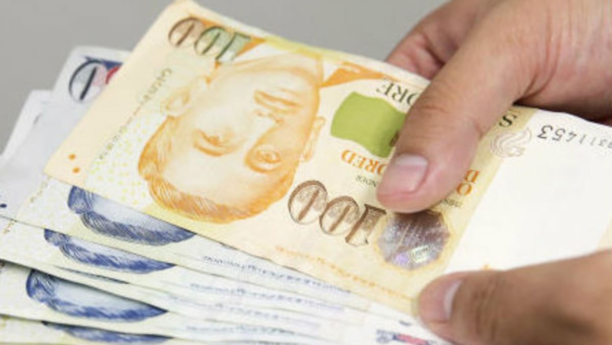 should-you-lend-money-to-family-and-friends-today