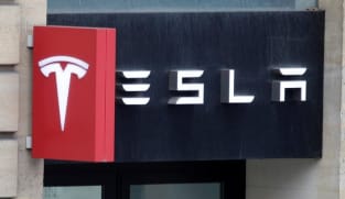 Tesla berhentikan pengurus negara di S'pura; sebahagian pengurangan tenaga kerja sejagat