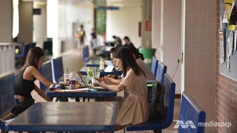 COVID-19: Pelajar pengajian luar negara terjejas COVID-19 ada pilihan menuntut di universiti tempatan: MOE COVID-19: Pelajar pengajian luar negara terjejas COVID-19 ada pilihan menuntut di universiti tempatan: MOE