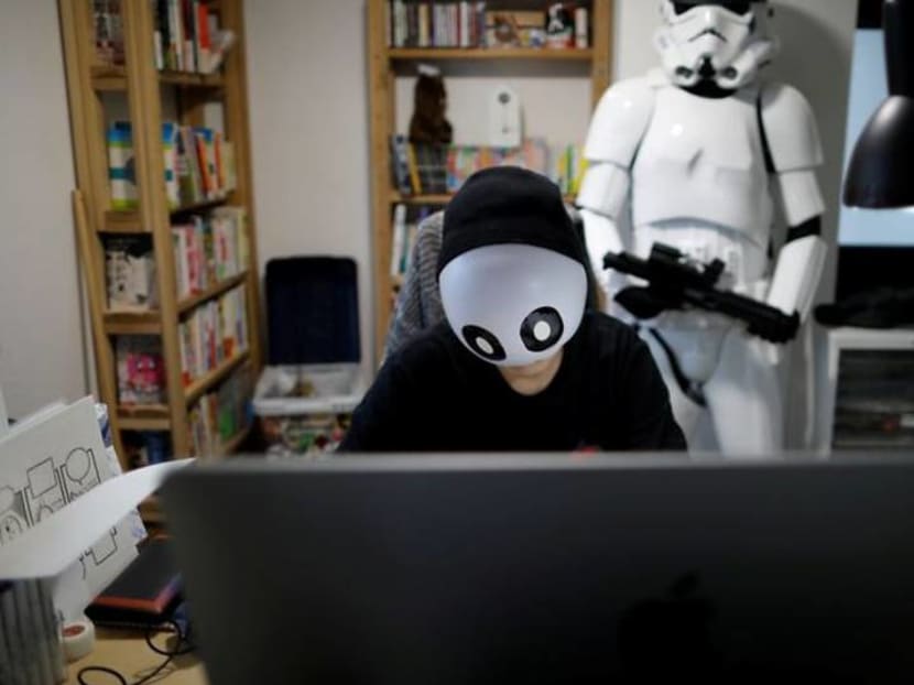 For manga's striving artists, success lurks online For manga's striving artists, success lurks online