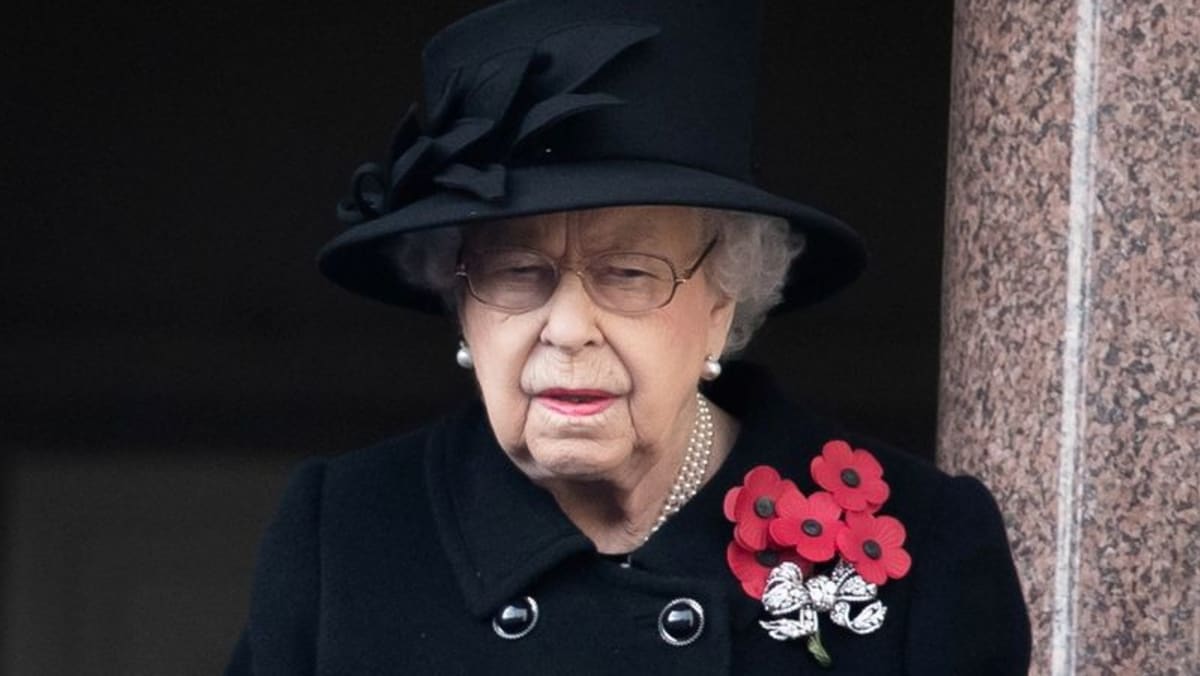 Ratu Elizabeth Inggris melewatkan kebaktian Hari Peringatan karena keseleo punggung