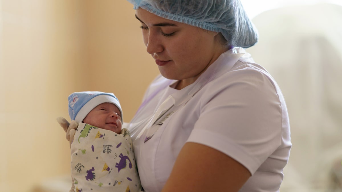 Di garis depan Ukraina, perjuangan untuk menyelamatkan bayi prematur