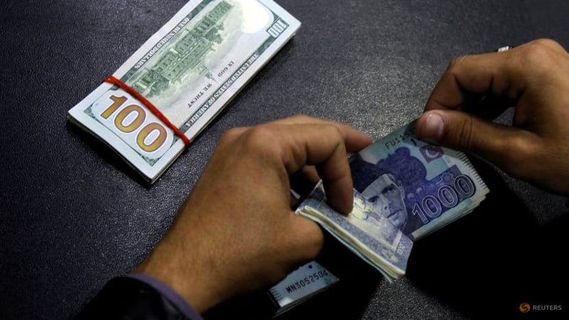 Pakistani rupee continues downward slide, falls 8% on week Pakistani rupee continues downward slide, falls 8% on week