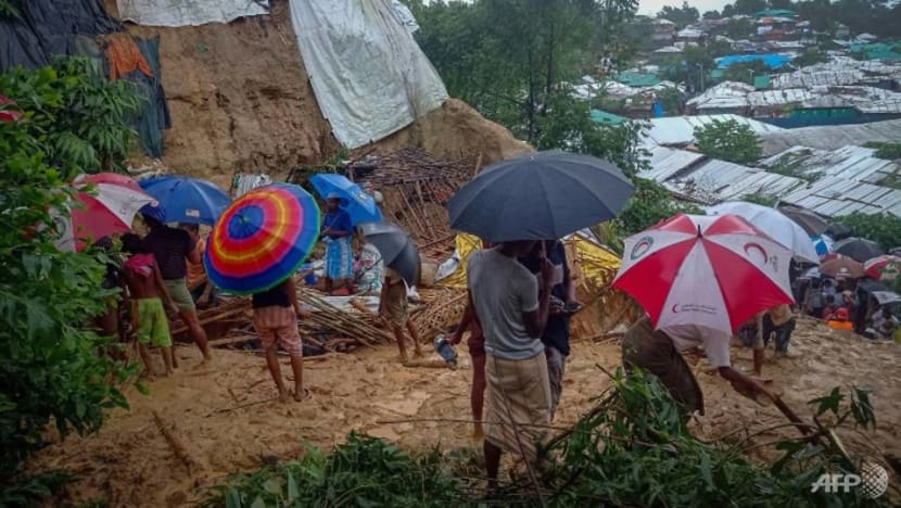 20 dead, 300,000 stranded in flood-hit Bangladesh region 20 dead, 300,000 stranded in flood-hit Bangladesh region