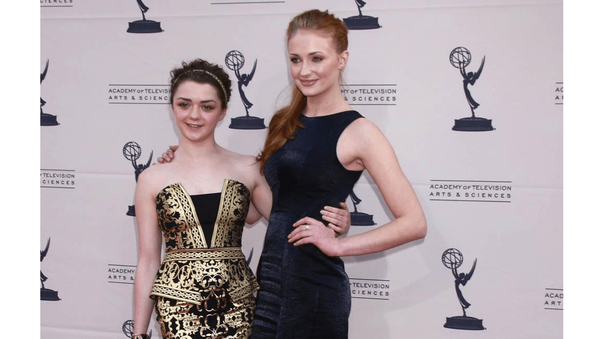 Sophie Turner And Maisie Williams Messed Up Lines In Game Of Thrones