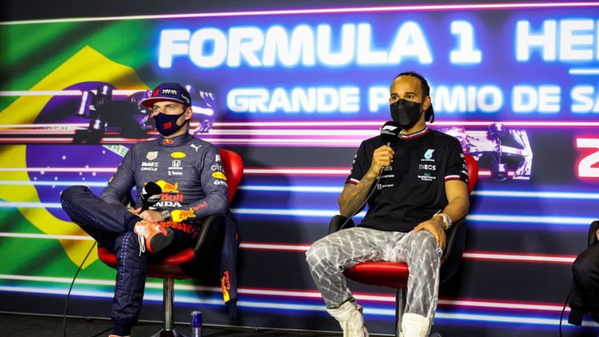 Sarung tangan benar-benar lepas antara Mercedes dan Red Bull