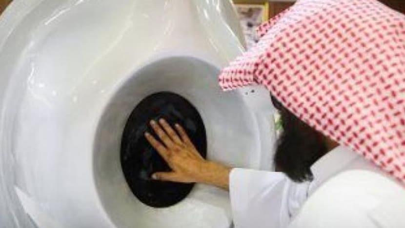 Arab Saudi lancarkan inisiatif sentuh Hajar Aswad secara maya Arab Saudi lancarkan inisiatif sentuh Hajar Aswad secara maya