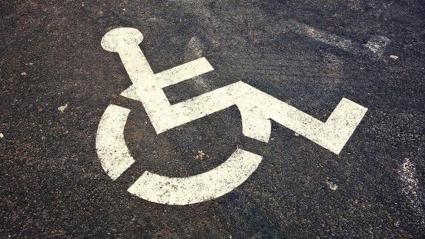 Man blocked parking lot for handicapped, then slammed elbow on victim's car