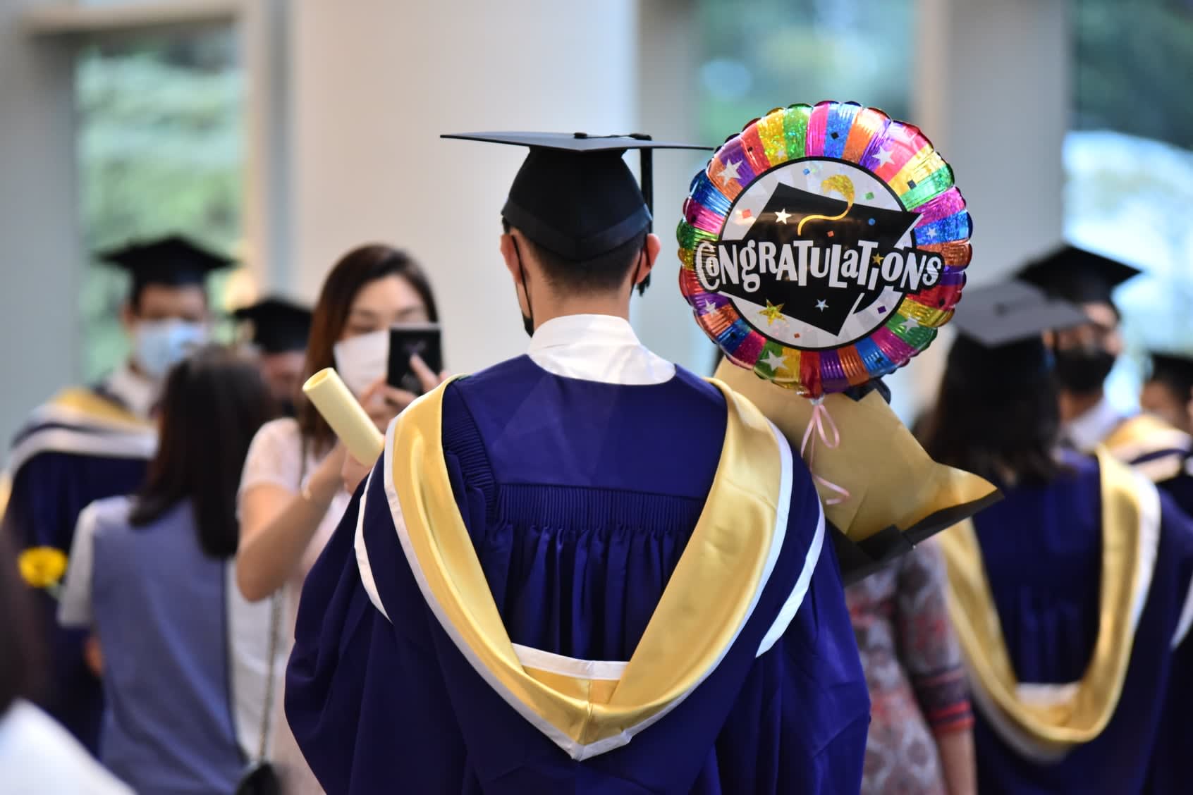 The proportion of graduates in part-time or temporary employment fell to 8.7 per cent, compared to 22.3 per cent in 2020.