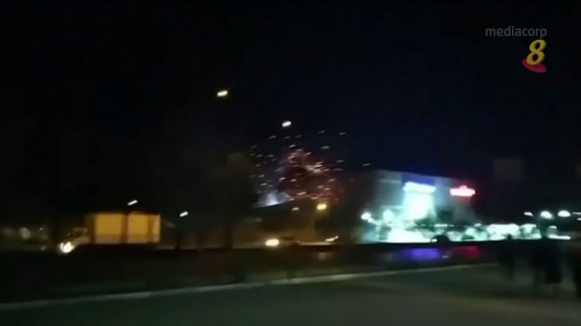 伊朗军工厂遭到无人机袭击并爆炸