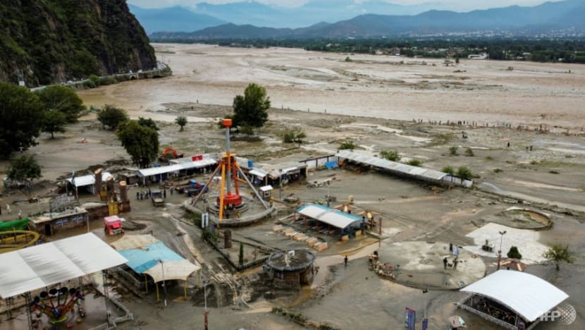 Pakistan orders thousands to evacuate near flood-swollen rivers Pakistan orders thousands to evacuate near flood-swollen rivers
