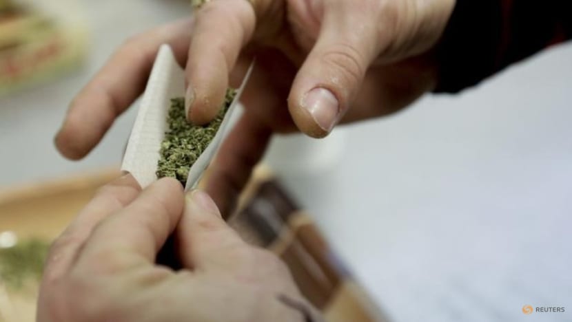 4 in 10 drug users in Singapore started on illegal substances before 18: IMH survey 4 in 10 drug users in Singapore started on illegal substances before 18: IMH survey