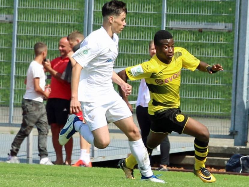 Youssoufa Moukoko (right) playing for Borussia Dortmund's u-17 team. Photo: Bundesliga.com