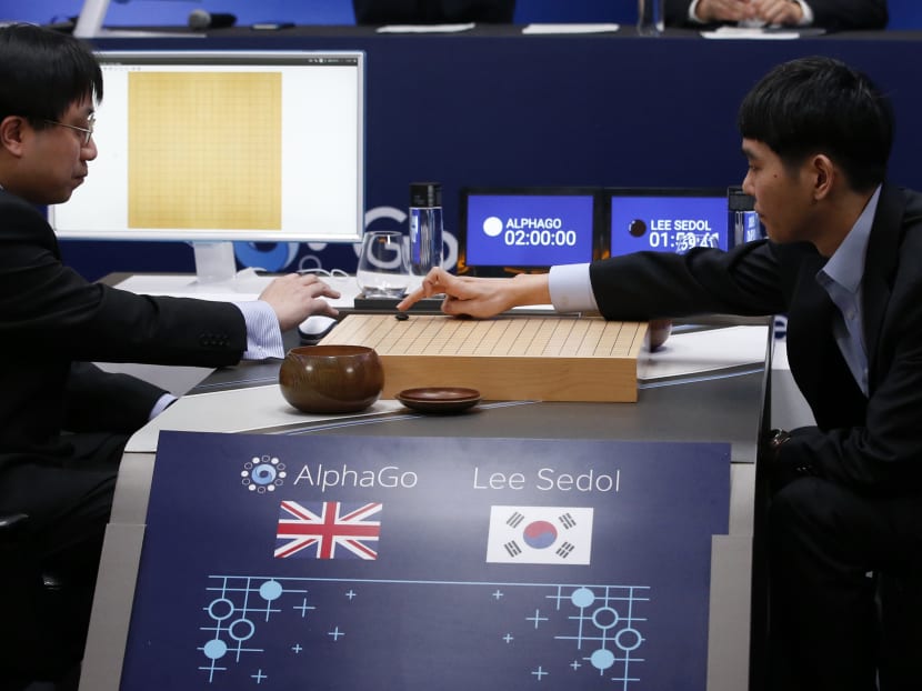 South Korean professional Go player Lee Sedol, right, plays against Google's artificial intelligence programme, AlphaGo, as Google DeepMind's lead programmer Aja Huang, left, sits during the Google DeepMind Challenge Match in Seoul, South Korea, Wednesday, March 9, 2016. Photo: AP