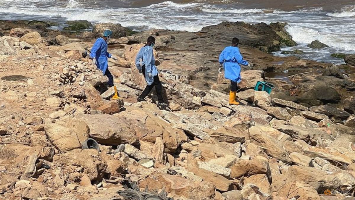 Maltese rescue team finds 'hundreds' of dead on Libyan beach