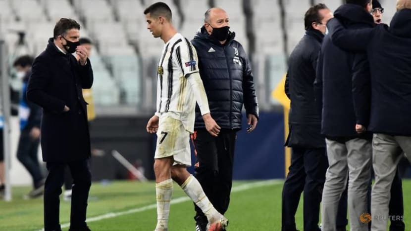 Soccer-Ten-man Porto stun Juve to reach last eight Soccer-Ten-man Porto stun Juve to reach last eight